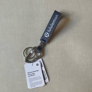 Lululemon silicone keychain - Solar Grey/Starch Blue